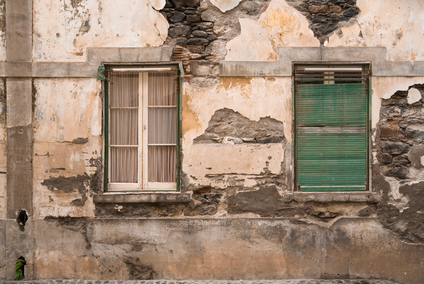 Decaying properties in Funchal.